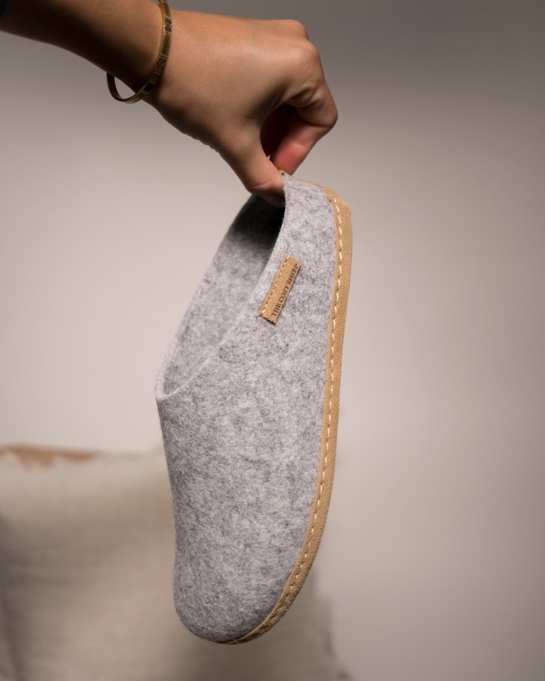 Pantoufle avec semelle en daim - Gris clair